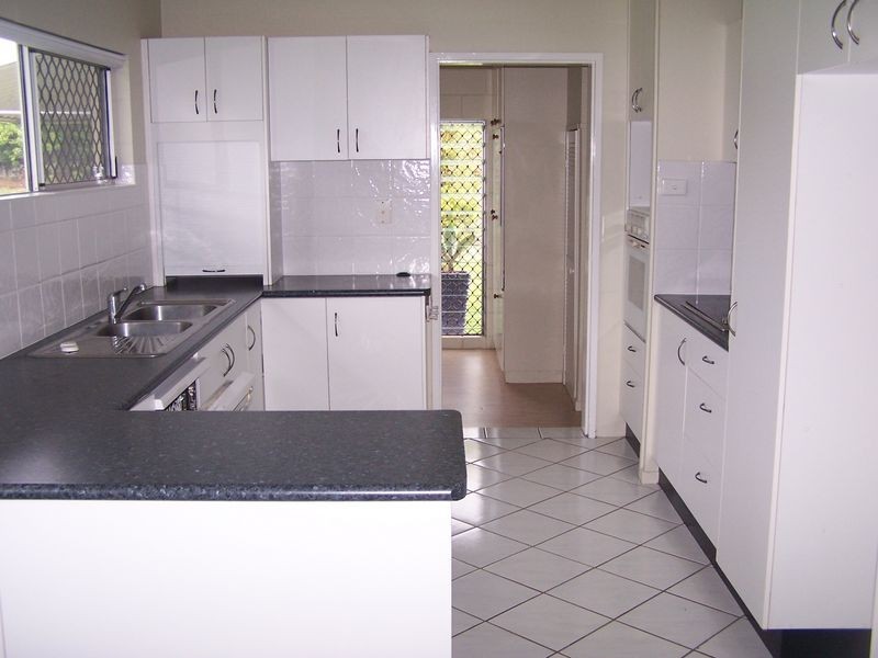 11 Blain Street, Mossman QLD 4873