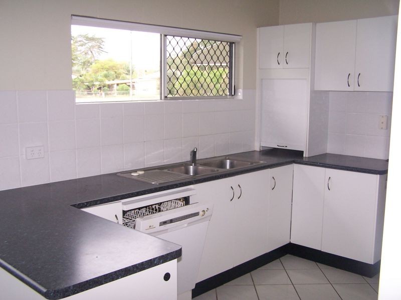 11 Blain Street, Mossman QLD 4873