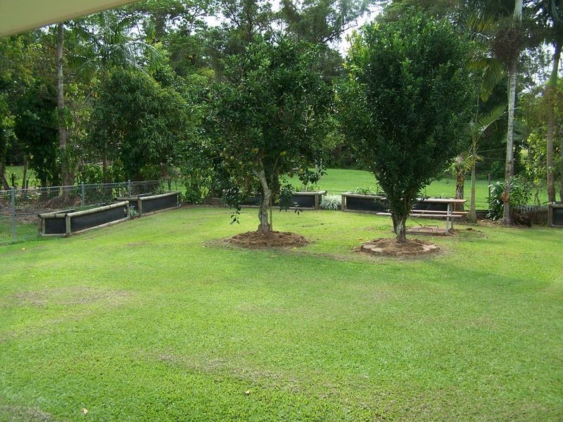 11 Blain Street, Mossman QLD 4873