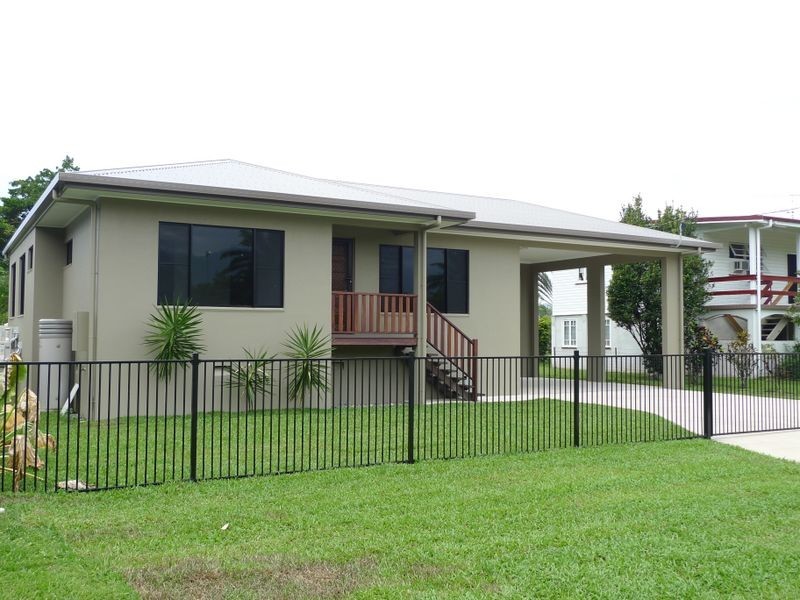 41 Mossman Street, Mossman QLD 4873