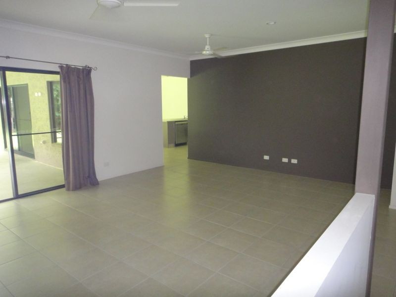 24 White Oak Avenue, Mossman QLD 4873