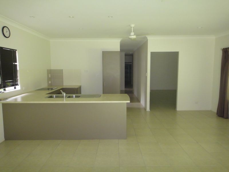 24 White Oak Avenue, Mossman QLD 4873