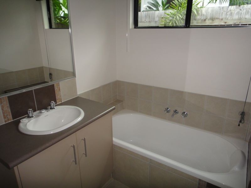 24 White Oak Avenue, Mossman QLD 4873