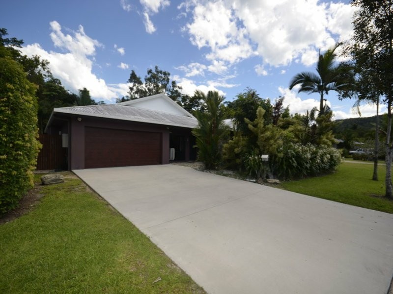 10 White Oak Avenue, Mossman QLD 4873