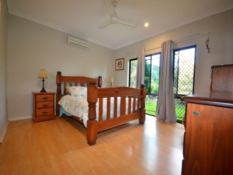 10 White Oak Avenue, Mossman QLD 4873