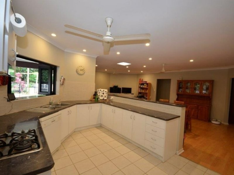 10 White Oak Avenue, Mossman QLD 4873