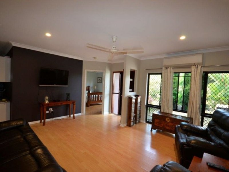 10 White Oak Avenue, Mossman QLD 4873