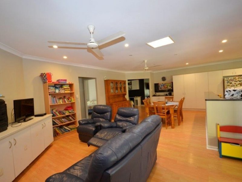 10 White Oak Avenue, Mossman QLD 4873