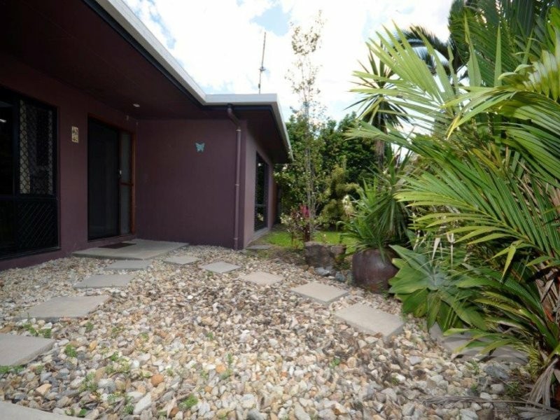10 White Oak Avenue, Mossman QLD 4873