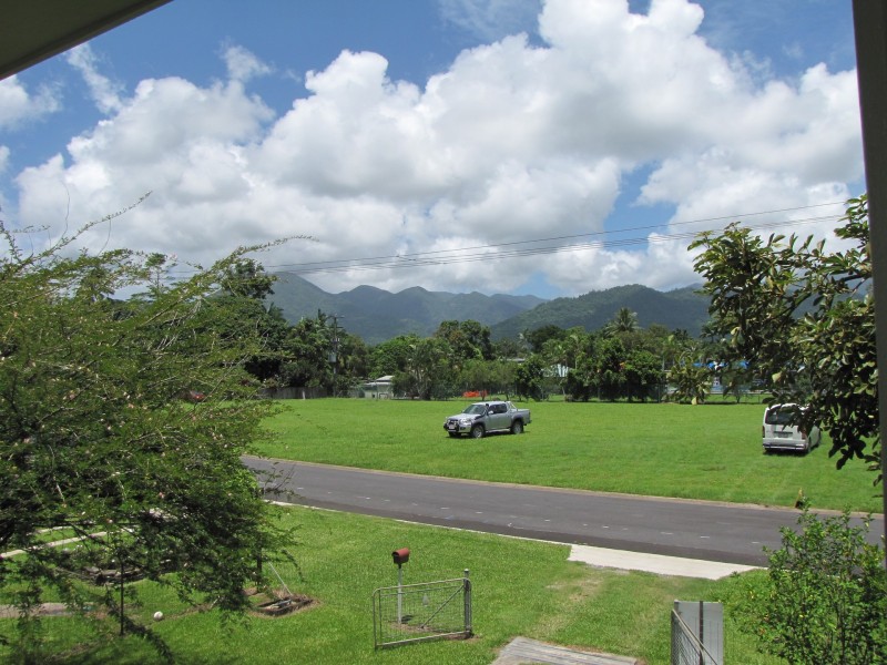 39 Mossman Street, Mossman QLD 4873