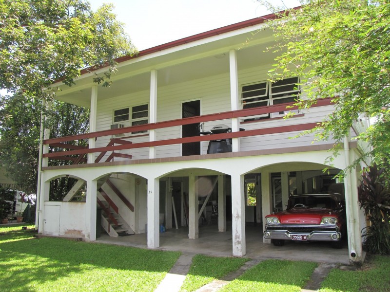 39 Mossman Street, Mossman QLD 4873
