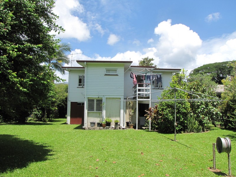 39 Mossman Street, Mossman QLD 4873