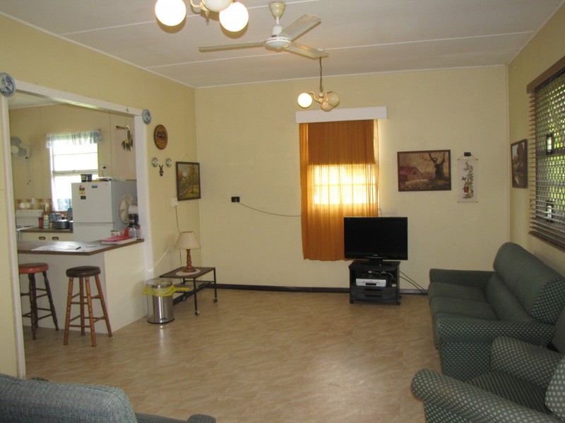 39 Mossman Street, Mossman QLD 4873