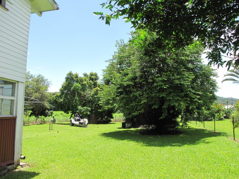 39 Mossman Street, Mossman QLD 4873