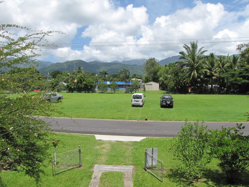 39 Mossman Street, Mossman QLD 4873