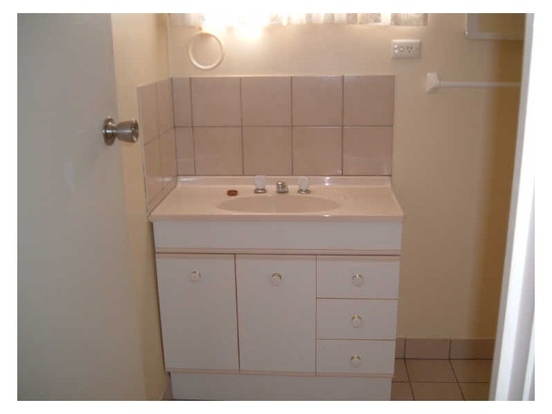 2/33 Stenlake Avenue, Kawana QLD 4701