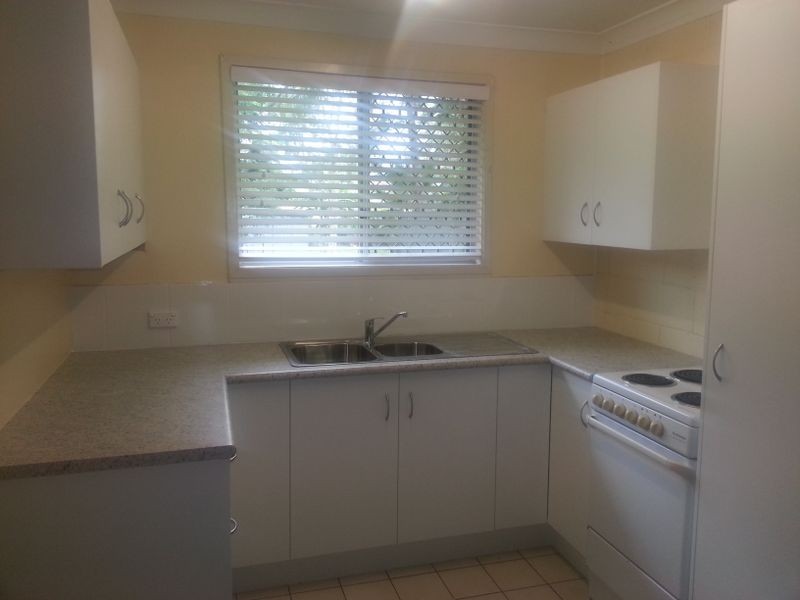 2/33 Stenlake Avenue, Kawana QLD 4701