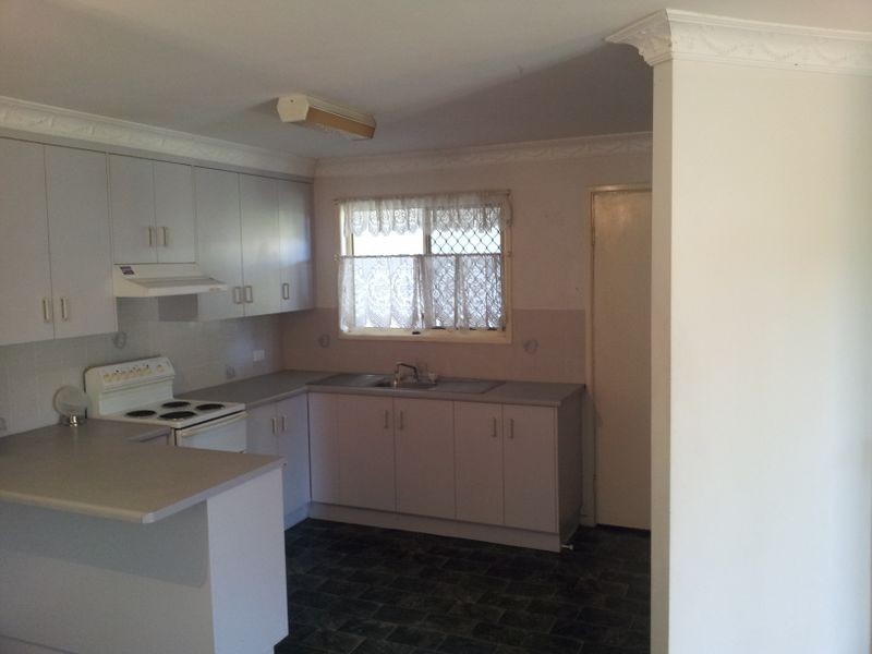 27 Van Haeren Street, Kawana QLD 4701