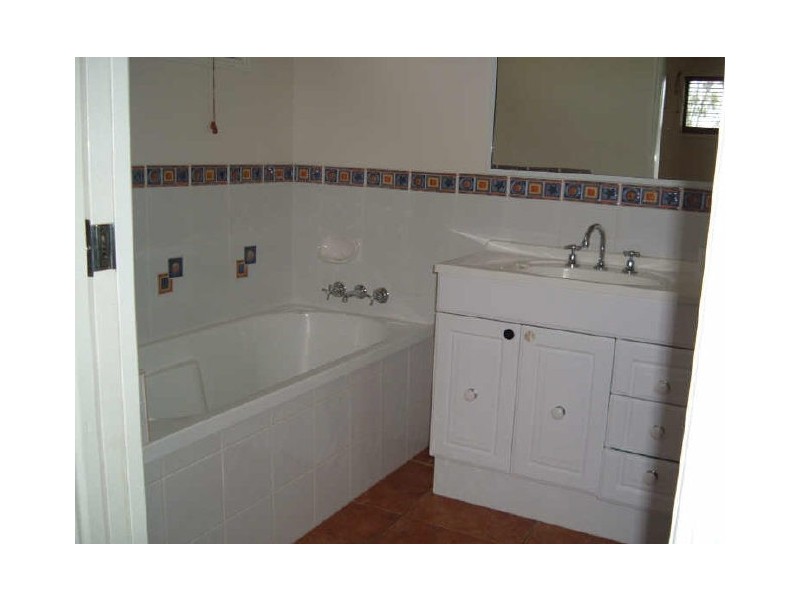 36 HUTCHINGS STREET, Gracemere QLD 4702