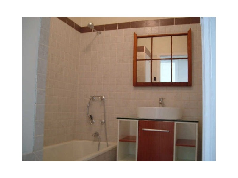 86 LIVINGSTONE STREET, Berserker QLD 4701
