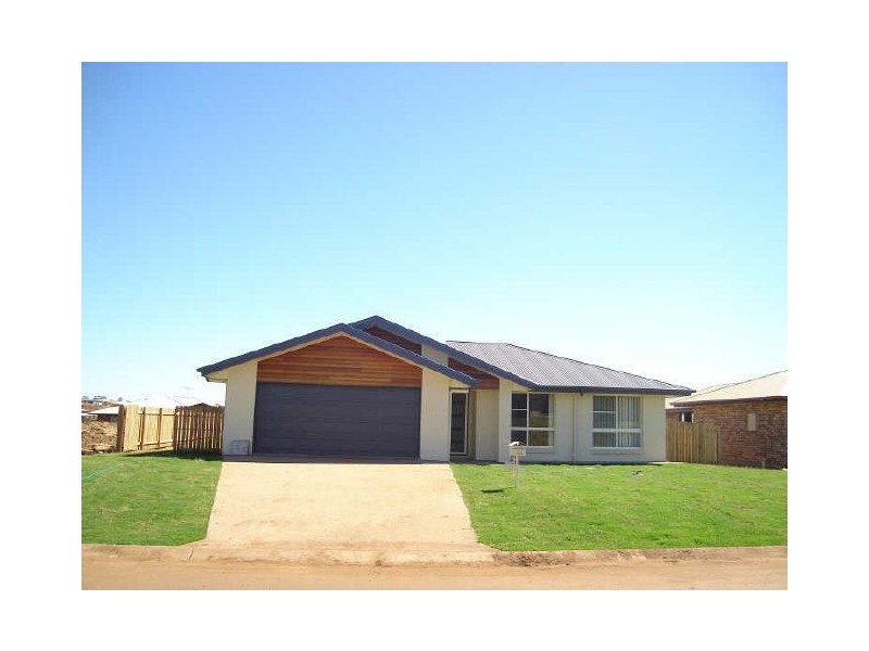 8 Annie Close, Gracemere QLD 4702