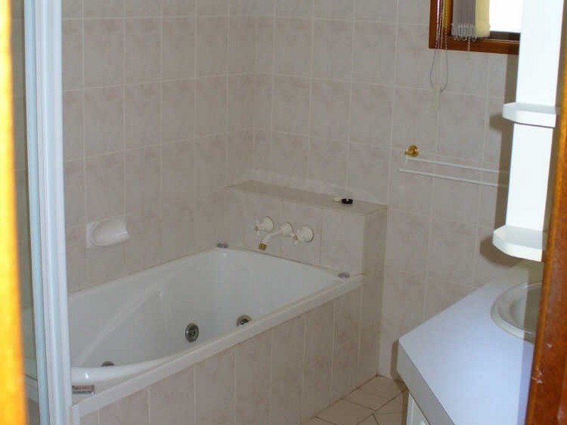 6 Rodger Street, Park Avenue QLD 4701