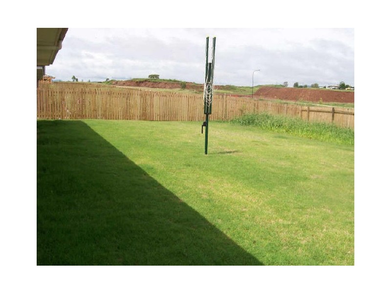 10 JOSEPH STREET, Gracemere QLD 4702