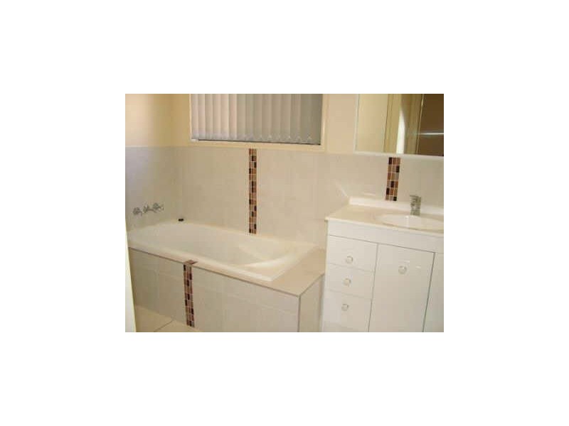 74 BUXTON DRIVE, Gracemere QLD 4702