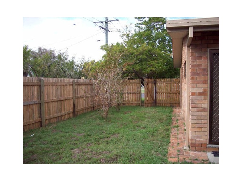 2/2 Chalmers Street, Norman Gardens QLD 4701