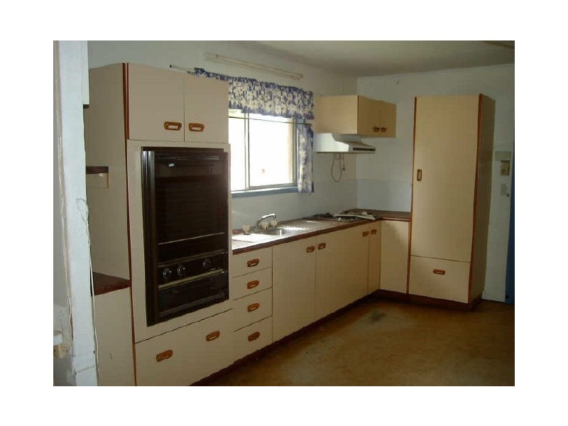 9 Okano Street, Moura QLD 4718