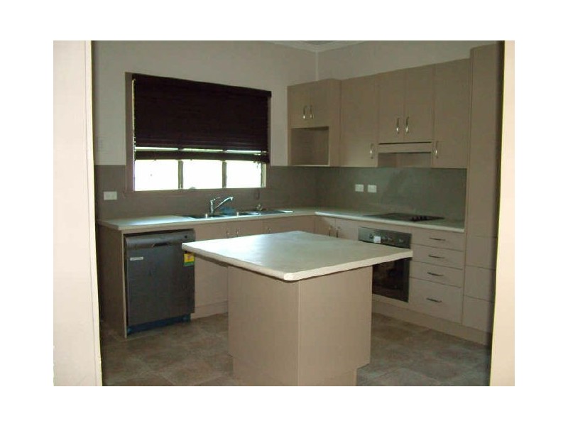 8 LUCK AVENUE, Wandal QLD 4700