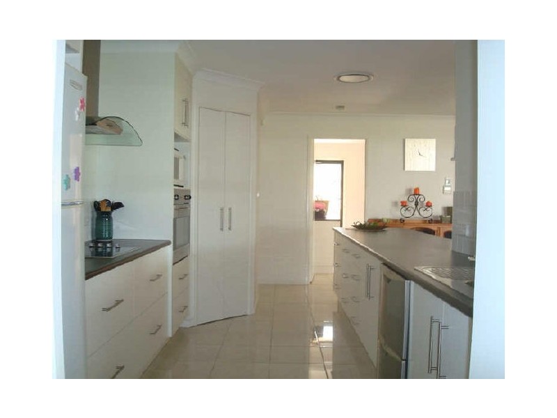 8 Wheeler Avenue, Gracemere QLD 4702