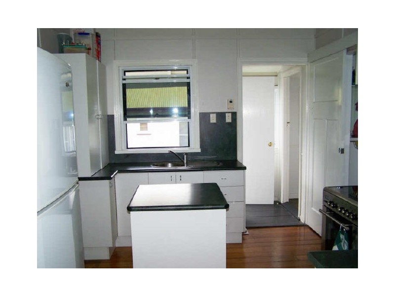 17 Meade Street, Wandal QLD 4700