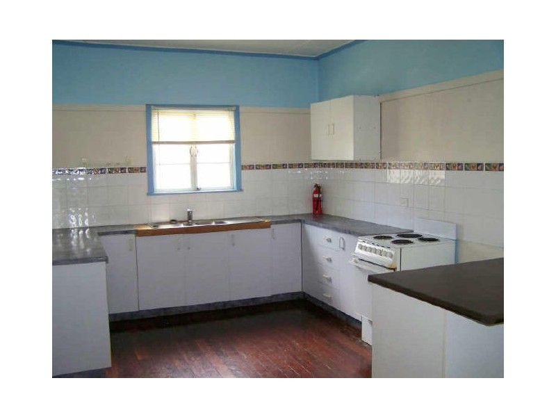 8 Knutsford Street, Wandal QLD 4700
