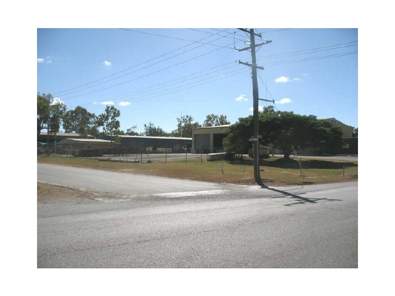 2 Featherstone Street, Rockhampton QLD 4700
