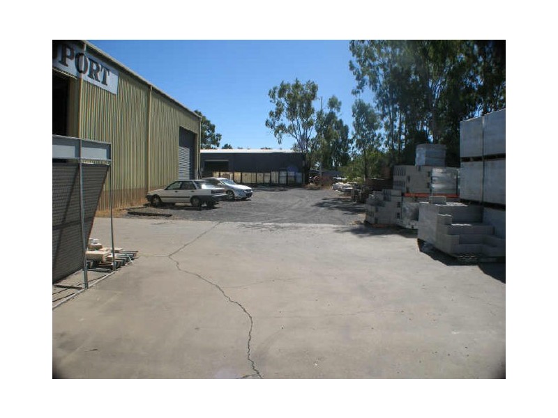 2 Featherstone Street, Rockhampton QLD 4700