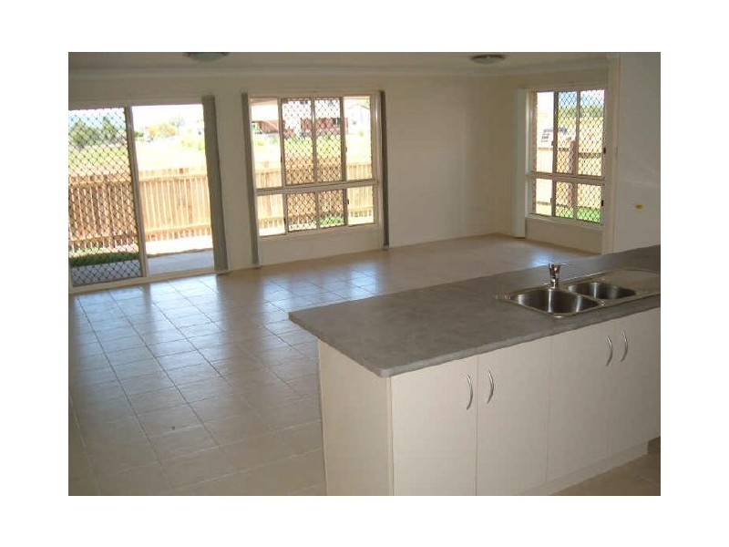10 WILLIAM CLOSE, Gracemere QLD 4702
