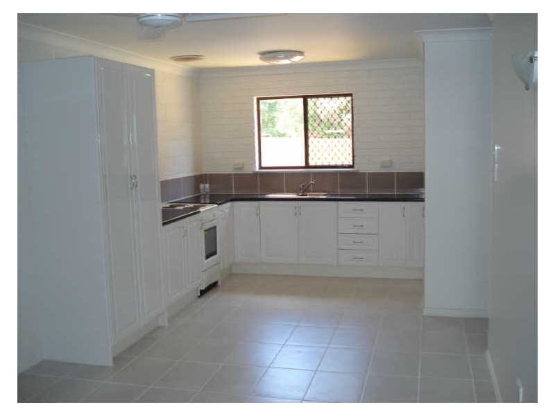 2/320 Dean Street, Frenchville QLD 4701