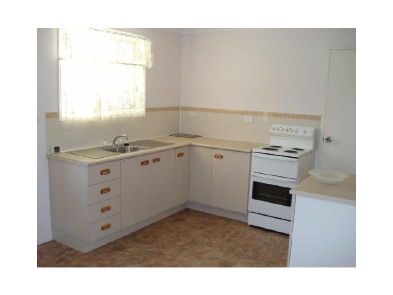 8 BEAN AVENUE, Parkhurst QLD 4702