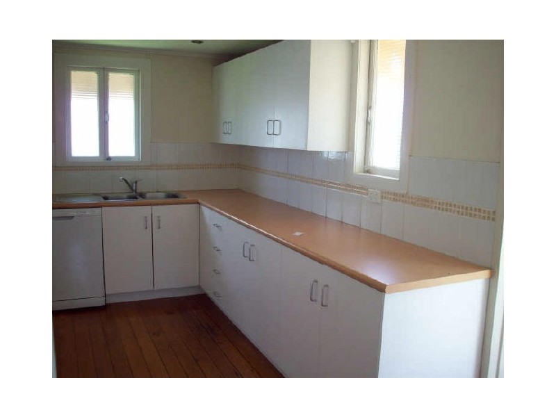 8 Meade Street, Rockhampton QLD 4700