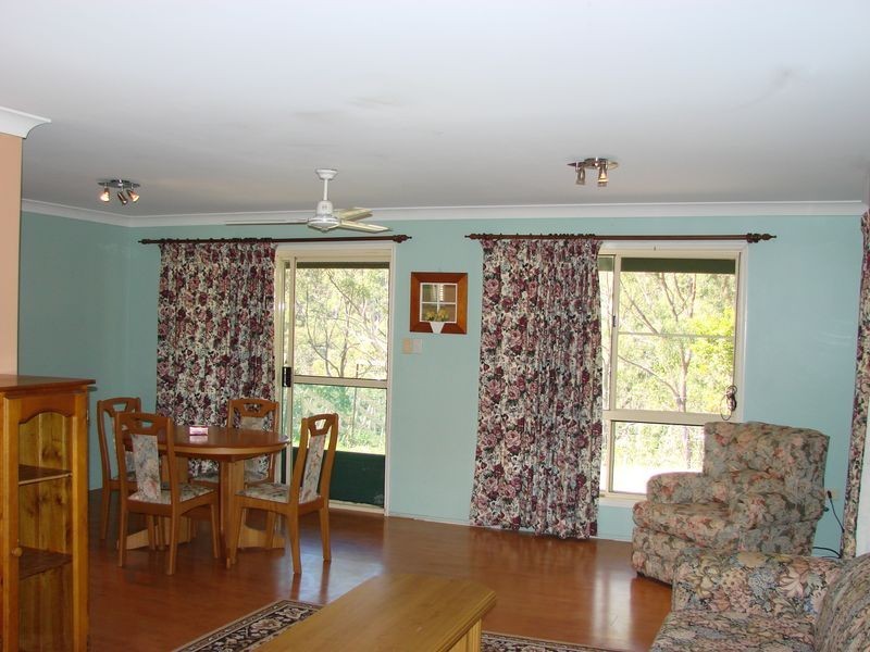 54 School Road, Ambrose QLD 4702