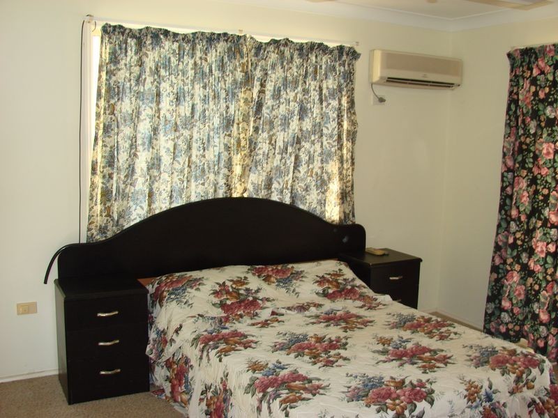 54 School Road, Ambrose QLD 4702