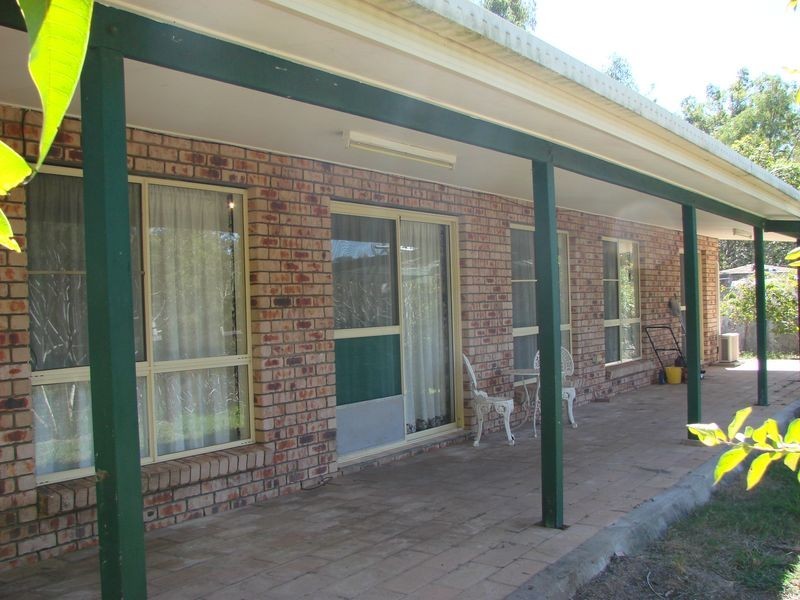 54 School Road, Ambrose QLD 4702