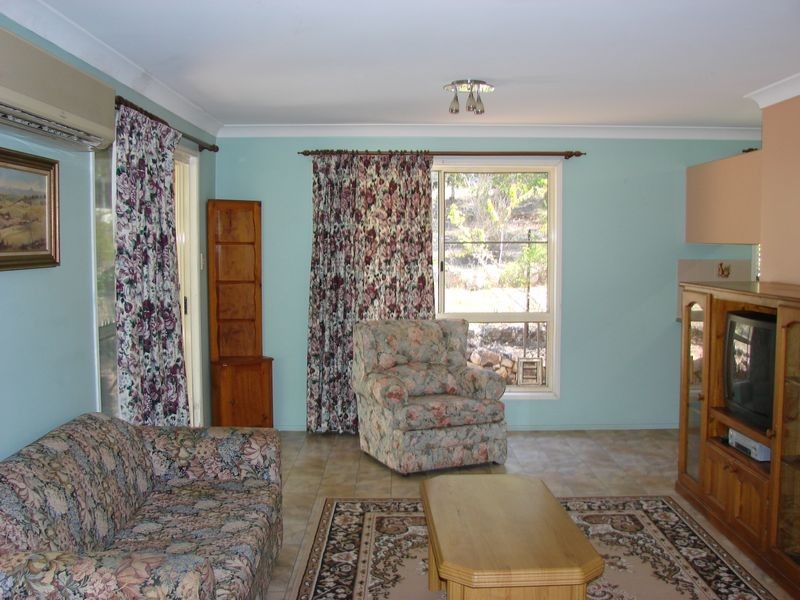 54 School Road, Ambrose QLD 4702