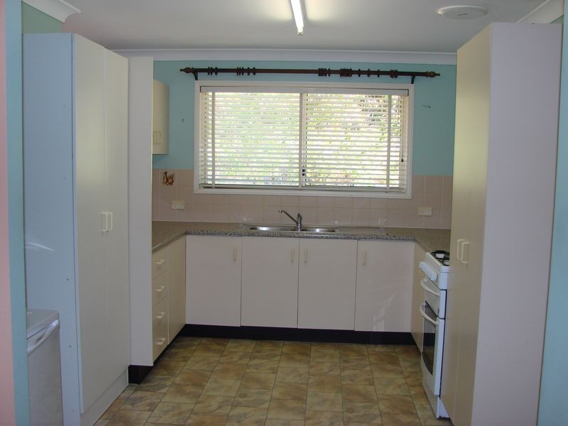 54 School Road, Ambrose QLD 4702