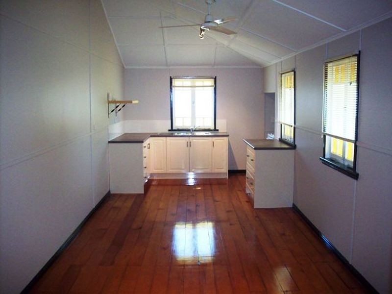 21 Alexandra Street, Park Avenue QLD 4701