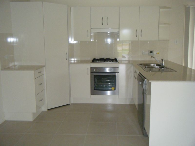 32 Lucas Street, Gracemere QLD 4702