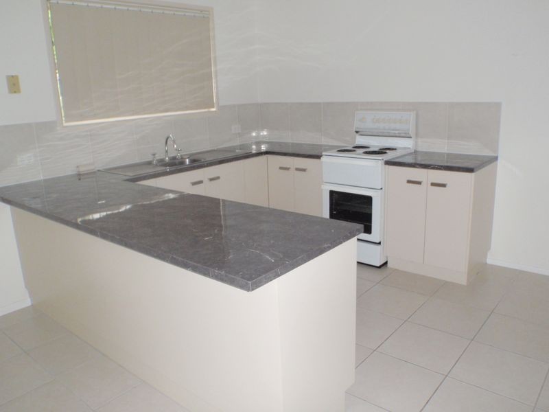 3/4 Private Street, Allenstown QLD 4700