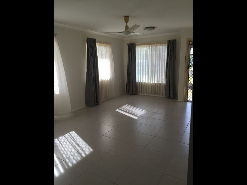 2/257 Hook Street, Berserker QLD 4701