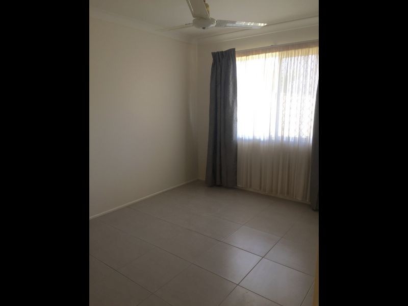 2/257 Hook Street, Berserker QLD 4701